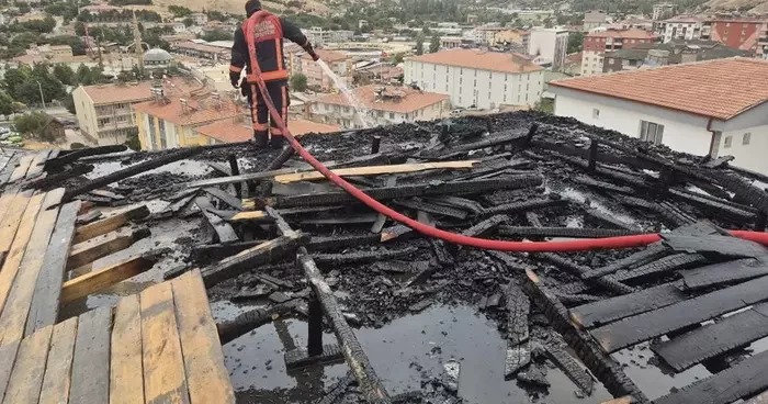 Malatya’da korkutan çatı yangını