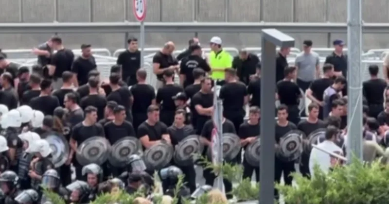 Kayyum Gürsel Tekin’i koruyan siyah giyimli korumalar dikkat çekti Sözcü Gazetesi