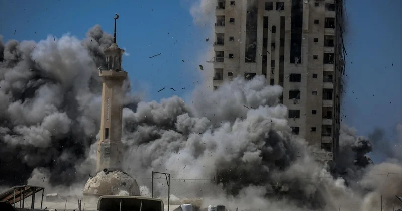 Katil İsrail, son 72 saatte Gazze de çok katlı 5 bina ile 350 çadırı bombaladı