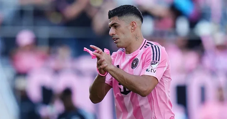 Luis Suarez e tükürme olayı nedeniyle men cezası!