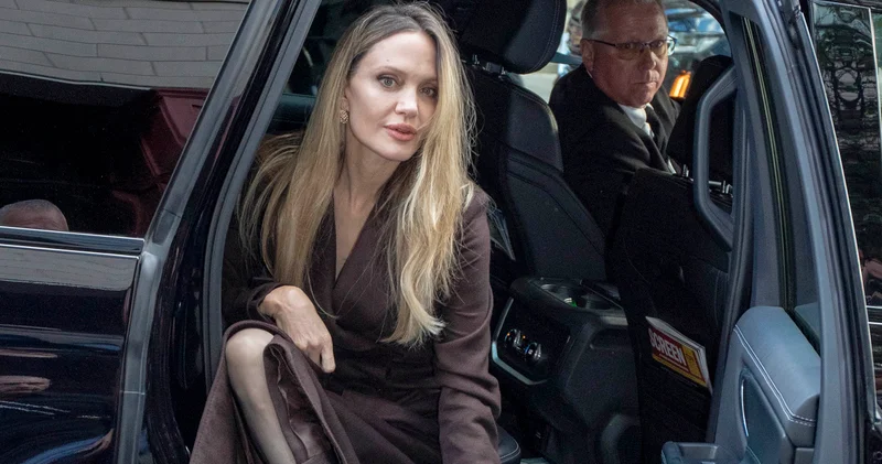 Angelina Jolie den 13 yıl sonra aynı poz magazin haberleri