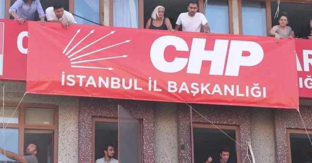 Bahçelievler İlçe Başkanlığı binasına CHP İstanbul İl Başkanlığı pankartı asıldı İstanbul Haberleri