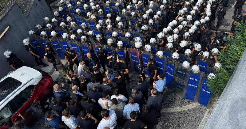 Ümit Dikbayır, milletvekillerine polis müdahalesini Numan Kurtulmuş a sordu: Bu tabloyu daha ne kadar izleyeceksiniz?