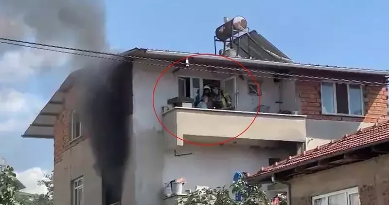 Yangında mahsur kalan kadını, itfaiye ekipleri kurtardı