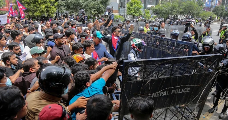 Nepal Başbakanı Oli, 19 kişinin öldüğü protestolar nedeniyle istifa etti