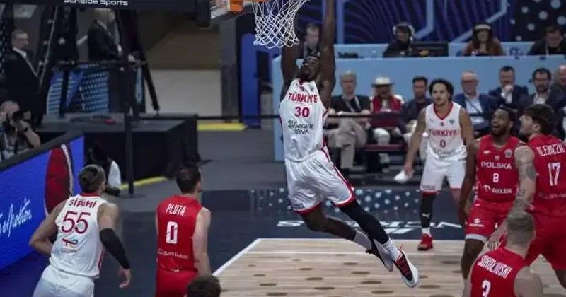 12 Dev Adam Polonya yı parkeden sildi: Yarı finaldeyiz