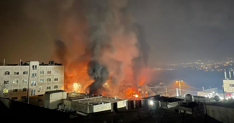 İsrail Batı Şeria nın Nablus kentindeki sebze halinde 30 dükkanı yıktı