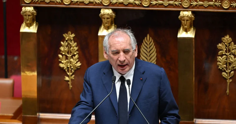 Fransa siyaseti kaostan çıkamıyor: Parlamento bir başbakanı daha devirdi Dış Haberler