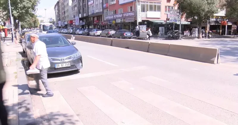 Tartıştığı kadına yumruk atıp kaçtı