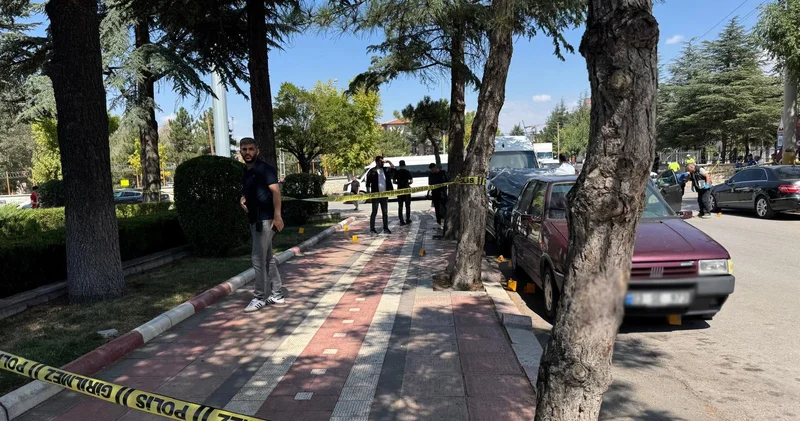 Afyonkarahisar da erkek dehşeti! Eşi ile kayınvalidesini ve baldızını silahla vurdu