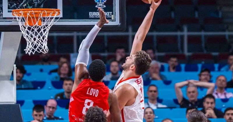 İmamoğlu yarı finale yükselen milli takımı tebrik etti