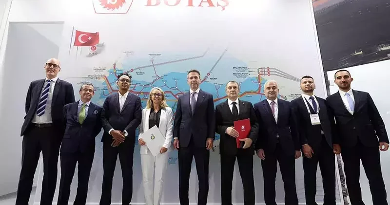 Bakan Bayraktar: 4,8 milyar metreküplük LNG alım anlaşması imzaladık