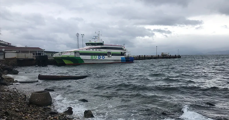 Yola çıkacaklar dikkat, Marmara’da lodos var: Bazı deniz otobüsü seferleri iptal edildi!