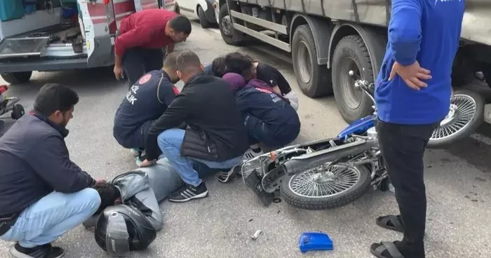 Sinyal vermeyen sürücü kazaya sebep oldu, 1 kişi yaralandı: O anlar kamerada