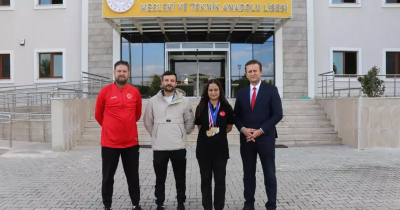 2 defa milli takımın kapısından döndü! Seçildiği yıl hem Avrupa hem dünya şampiyonu oldu