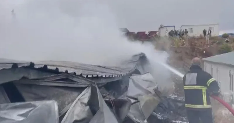 Hatay da işçilerin kaldığı konteyner alevlere teslim oldu