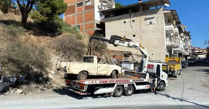 Bozdoğan’da yol kenarları hurda araçlardan temizlendi