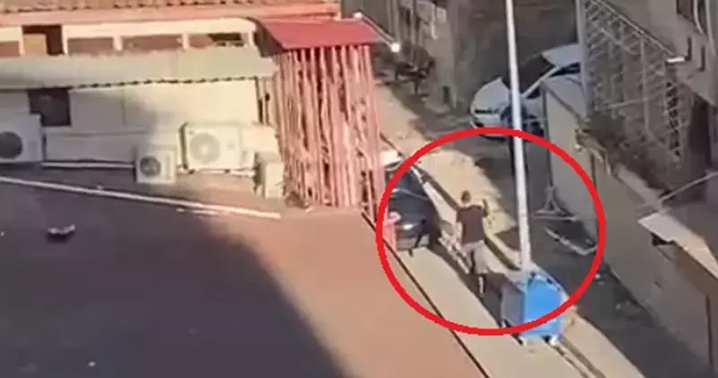 Oyun salonuna pompalı ile ateş açıp kaçtı, polisin takibiyle yakalandı; o anlar kamerada