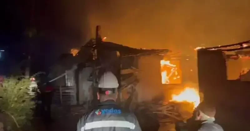 Çorum da 3 ev yandı