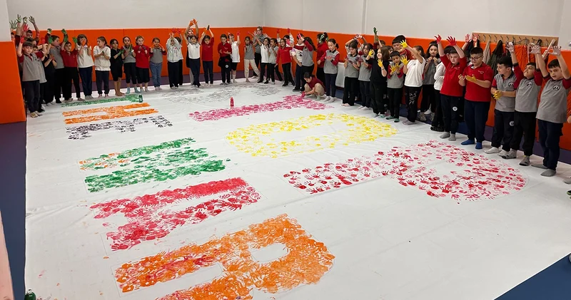 Minik ellerden Gazze İçin 1000 El etkinliğiyle farkındalık mesajı