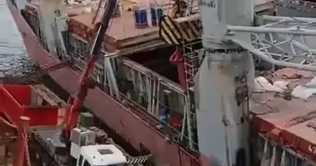İstanbul Tuzla Tersaneler Bölgesi nde gemi yan yattı: 1 ölü / Kaza anı görüntüsüyle Hayat Haberleri