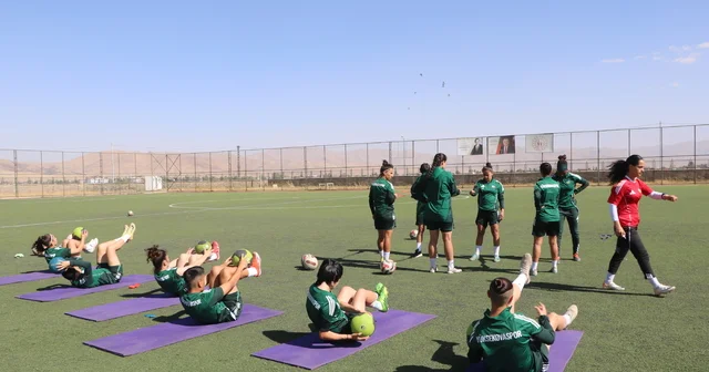 Ankara dan Yüksekova Spor un kadın takımına gelen forvet Beyza: İyi ki burayı tercih etmişim Hakkari Haberleri