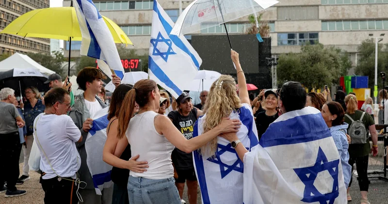 Tel Aviv de Rehineler Meydanı nda barış kutlamaları başladı