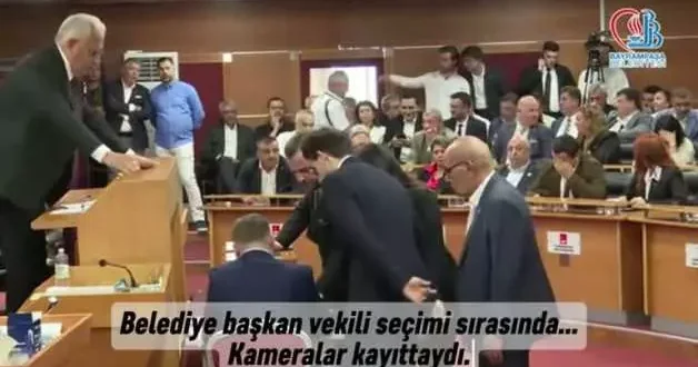 Bayrampaşa Belediyesi ndeki seçiminde CHP li üyeden şüpheli hareket: Kalem detayı kameralara yakalandı
