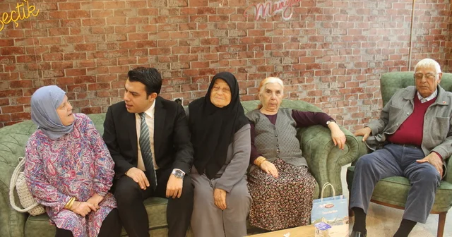Manyas ta kadın kooperatifi huzurevi sakinlerini ağırladı Balıkesir Haberleri