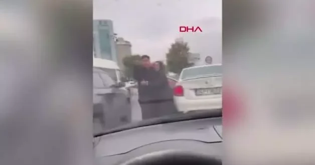 Kadıköy de trafikte yolcu indirme tartışması kamerada