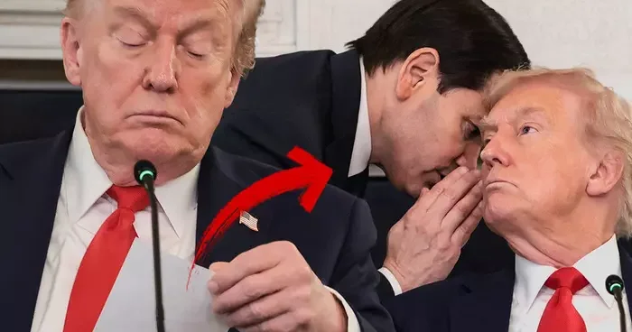 Dünyanın merak ettiği o not! Trump’ın kulağına fısıldayıp verdi, toplantı hemen sonlandırıldı…