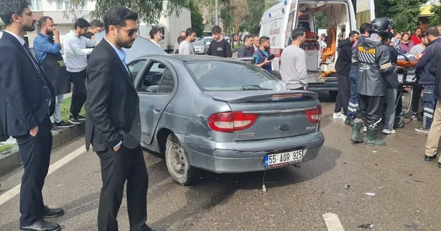Otomobil, yayaya yol vermek için duran otomobile çarptı: 3 yaralı Samsun Haberleri