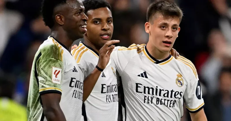 Mesajlar ifşa oldu! Real Madrid in yıldızı sevgilisini aldatmış