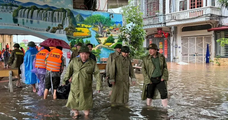 Matmo Tayfunu hayatı felç etti... Vietnam’da kırmızı alarm! Ölü ve yaralılar var