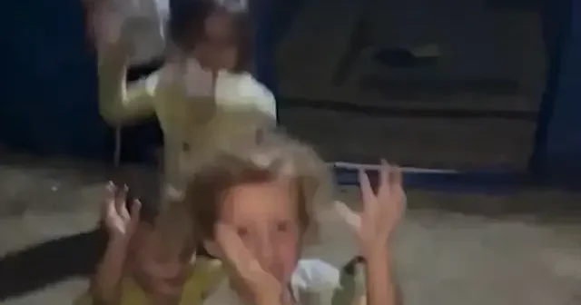 Gazze’de minikler neşeyle ateşkesi kutladı VİDEO İZLE