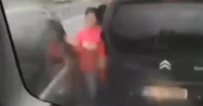 Merakı başına dert açtı, video kaydı almak isterken kazazedeye çarptı Sözcü Gazetesi