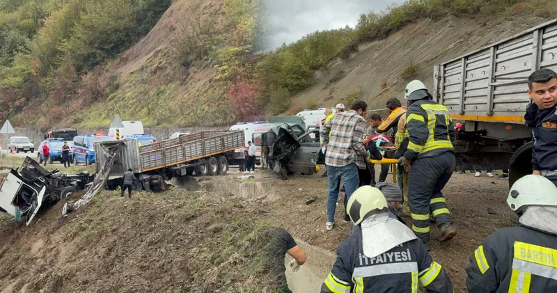 Bartın’da feci kaza! Kontrolden çıkan tır ile kafa kafaya çarpıştılar: 2 ölü