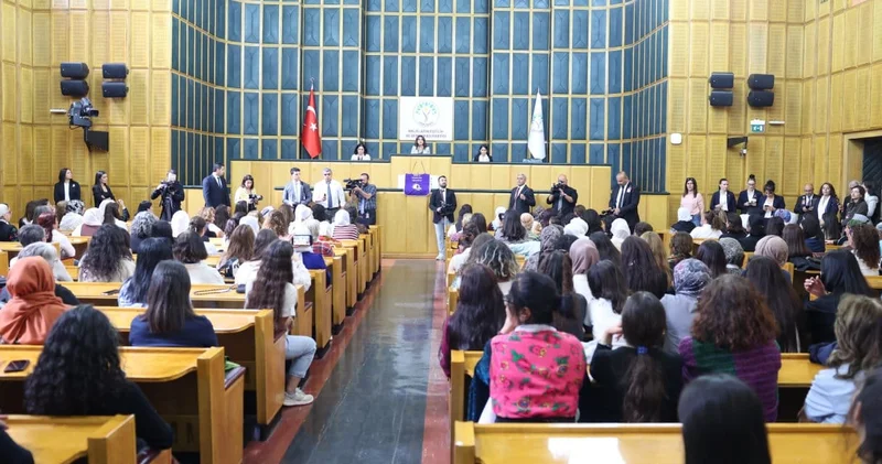 Meclis te Apo sloganları gerginlik yarattı
