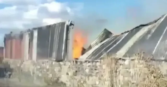 Ardahan’da ahır yangını: 23 hayvan telef oldu VİDEO İZLE