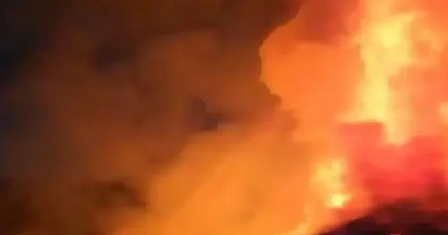 Tarsus ta çıkan yangın 3 binaya hasar verdi VİDEO İZLE