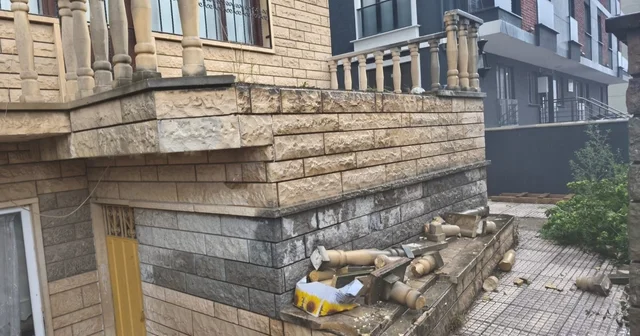 Kocaeli de üzerine beton korkuluk düşen çocuk yaralandı Kocaeli Haberleri
