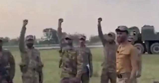 Pakistan askerleri tekbir getirerek Hindistan a yaptığı füze saldırısının görüntülerini paylaştı VİDEO İZLE