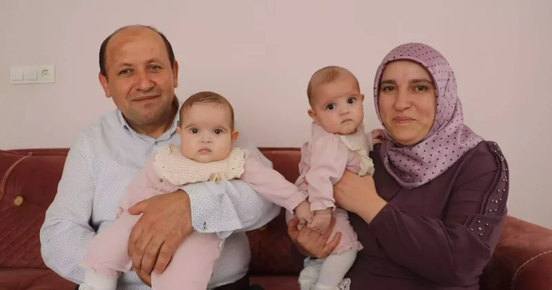 Evlat hasreti çeken çift, 25 yıl sonra ikizlerini kucaklarına aldı
