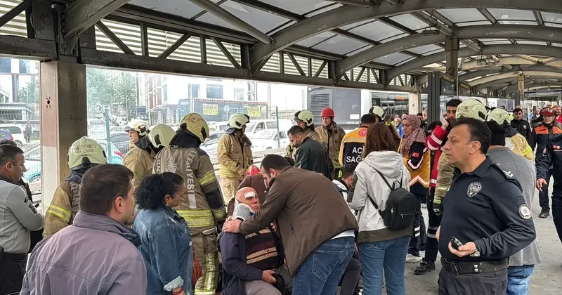 İstanbul da metrobüs kazası: 1 ölü, 20 yaralı