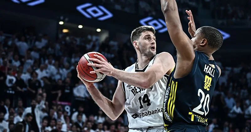 Potadaki derbide Beşiktaş, Fenerbahçe yi mağlup etti