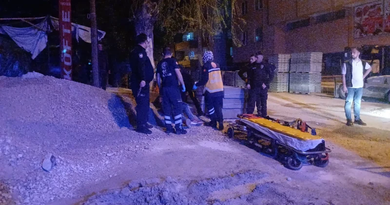 Çorum da iki genç birbirini bıçakladı