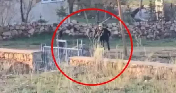 Sivas haberleri Vicdan sızlatan olayın adresi Sivas: Başına çuval geçirdiği eşeğe, sopalı eziyet! 09 Mayıs 2025