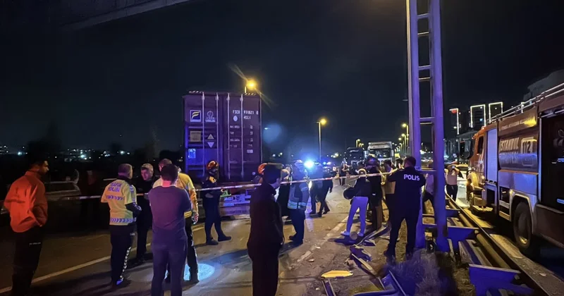 Karşı şeride geçen tır ortalığı birbirine kattı: 1 kişi öldü Sözcü Gazetesi