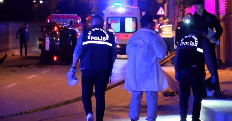 Kartal da otomobil kaldırıma çarpıp devrildi: 1 kişi hayatını kaybetti