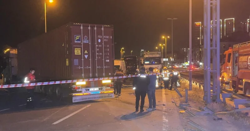 Beylikdüzü ndeki trafik kazasında 1 kişi öldü, 2 kişi de yaralandı